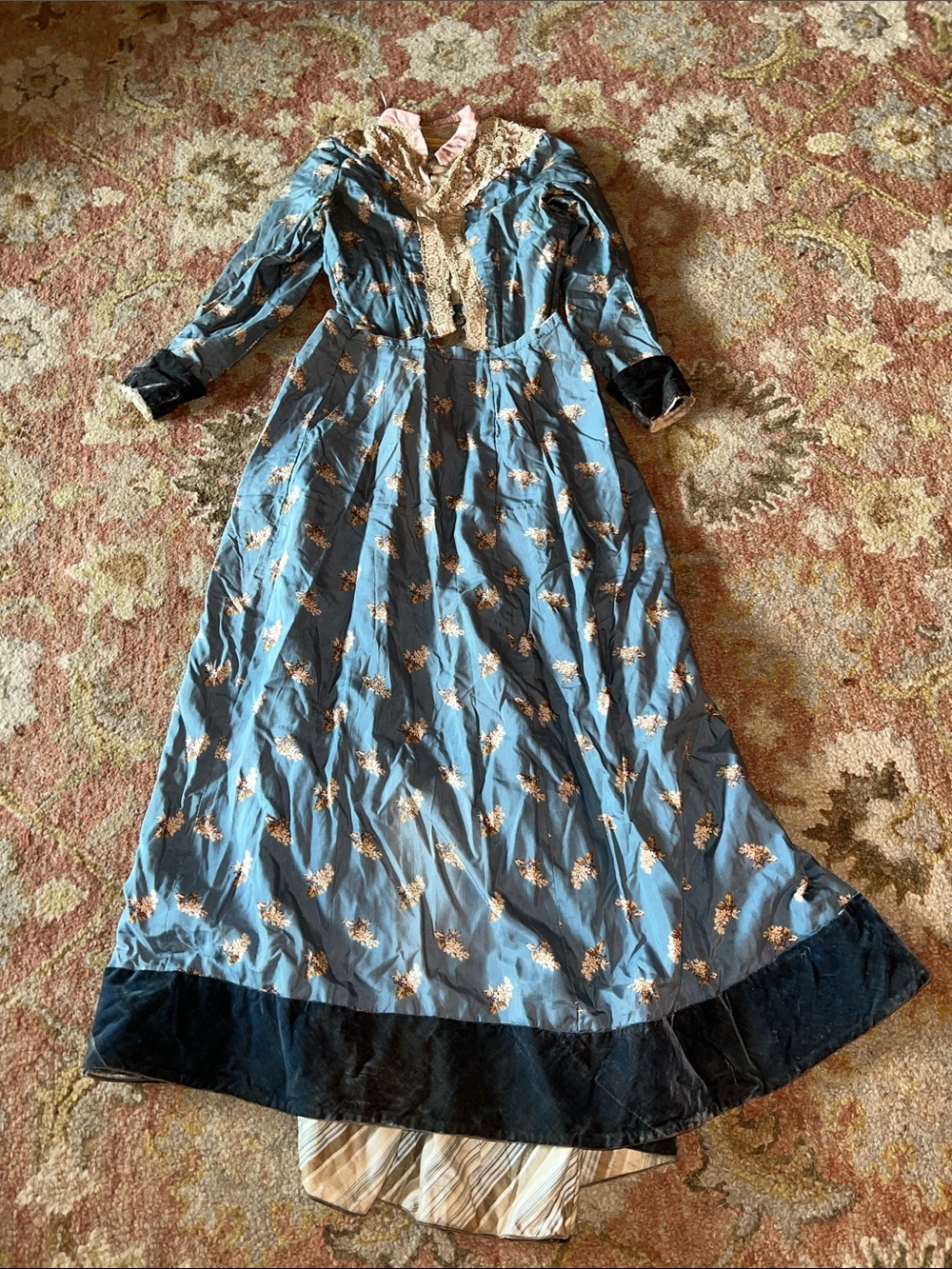 Antique 1900s Victorian Dress with bustle - Picture 1 of 14